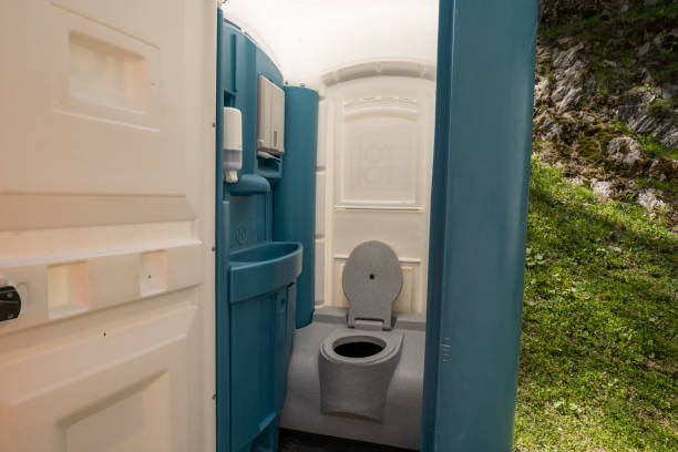 Best Portable restroom trailer rental  in Grant Park, IL